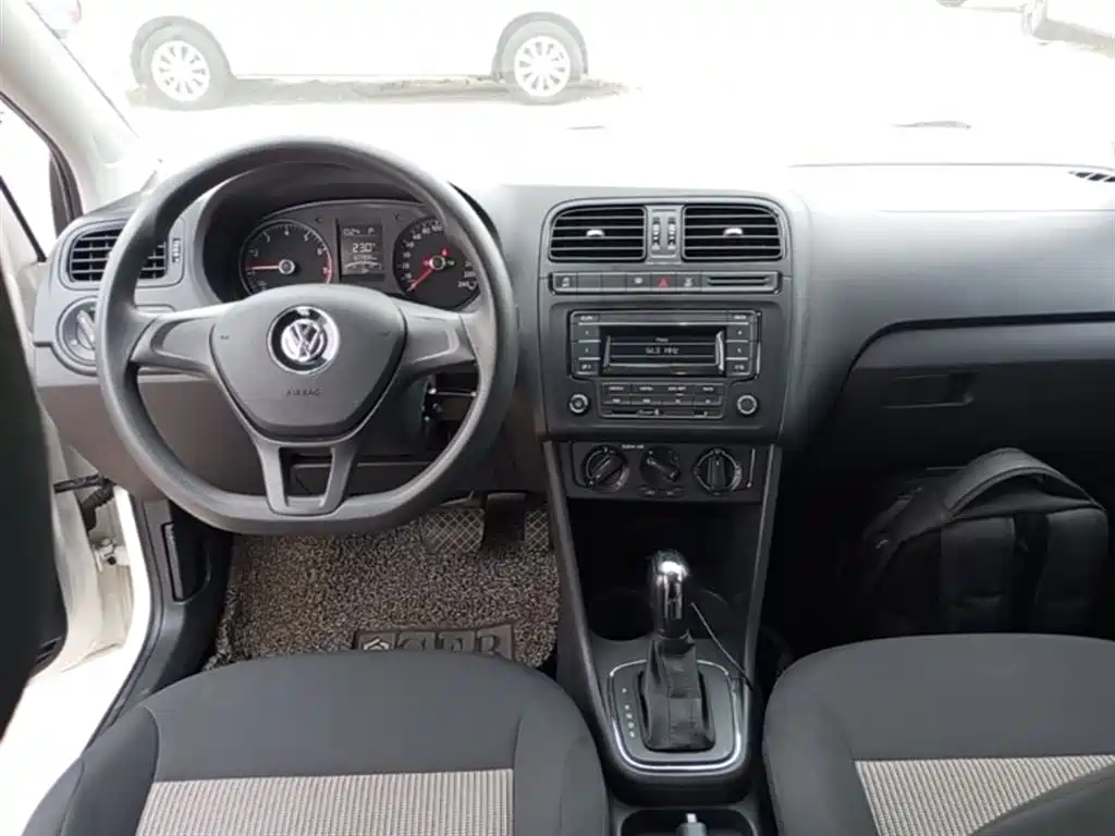 Volkswagen Polo 2018 1.5L Auto Safe Drive фото 10