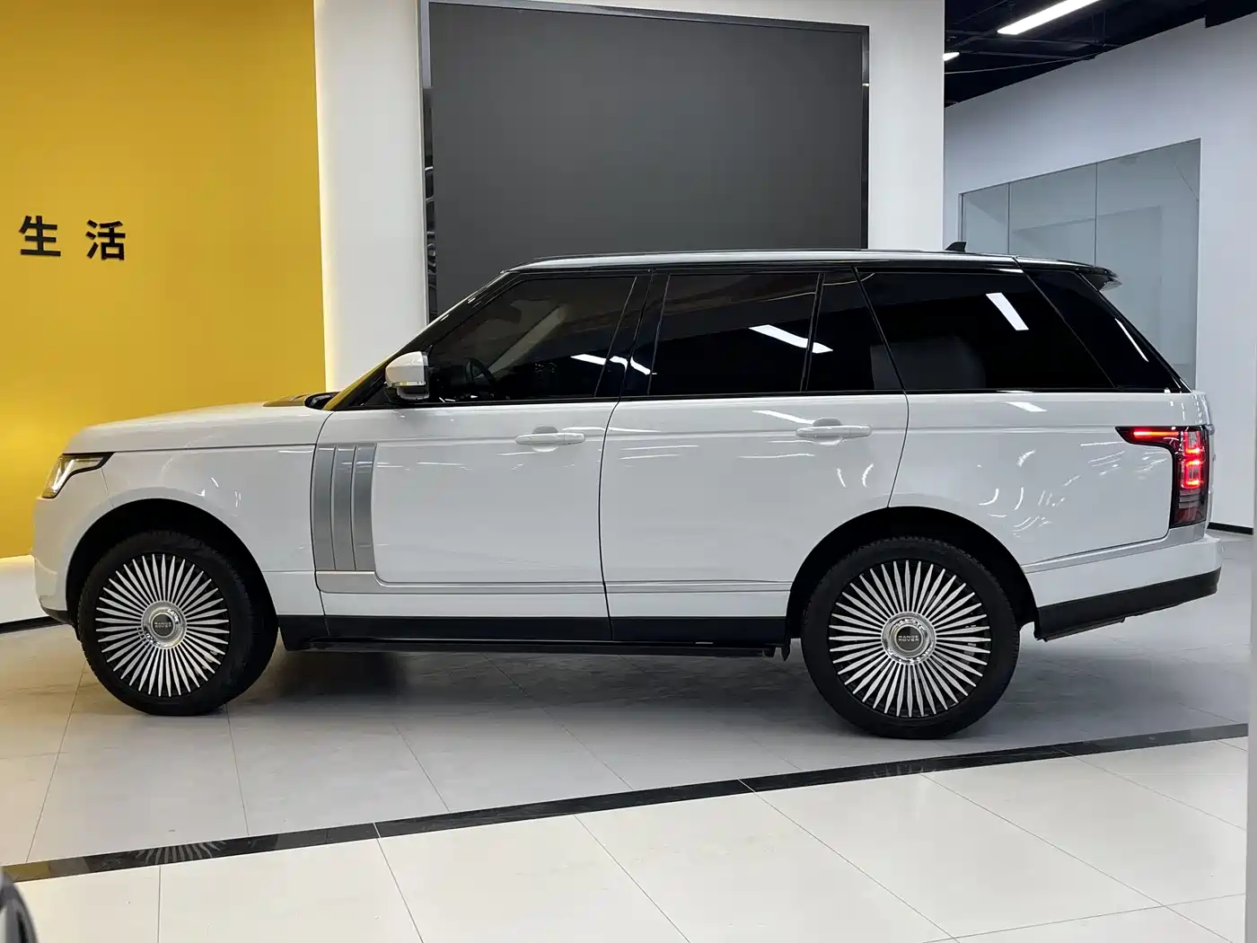Land Rover Range Rover 2016 3.0 SC V6 Vogue фото 4