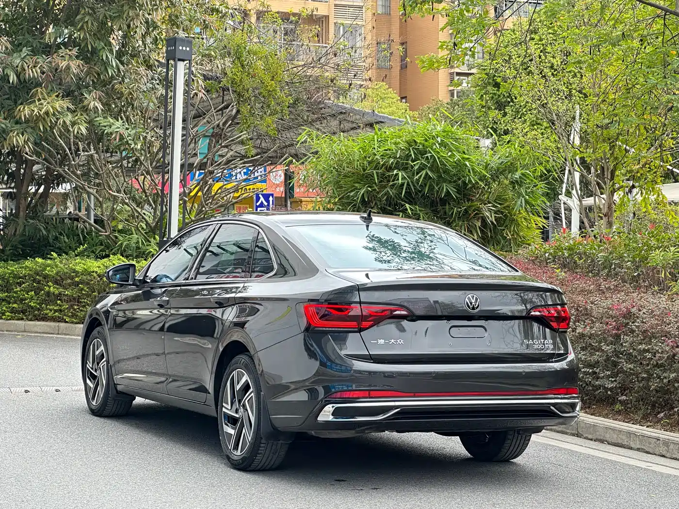 Volkswagen Sagitar 2023 300TSI DSG Surpassing Edition фото 13