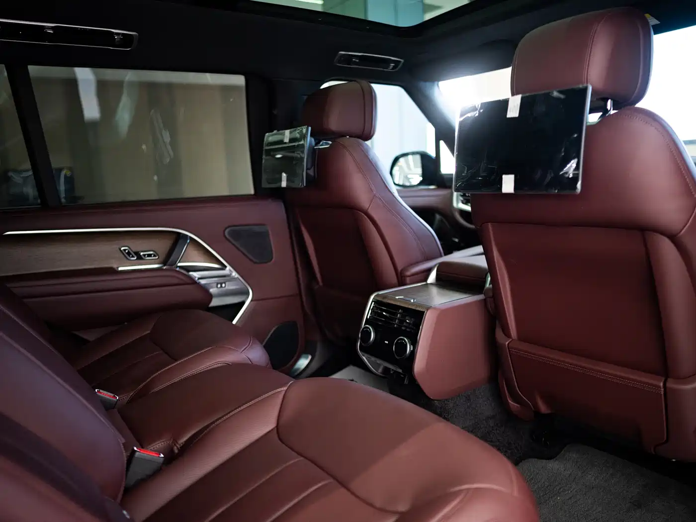 Land Rover Range Rover 2025 3.0 L6 400PS Genesis Extended Wheelbase фото 14