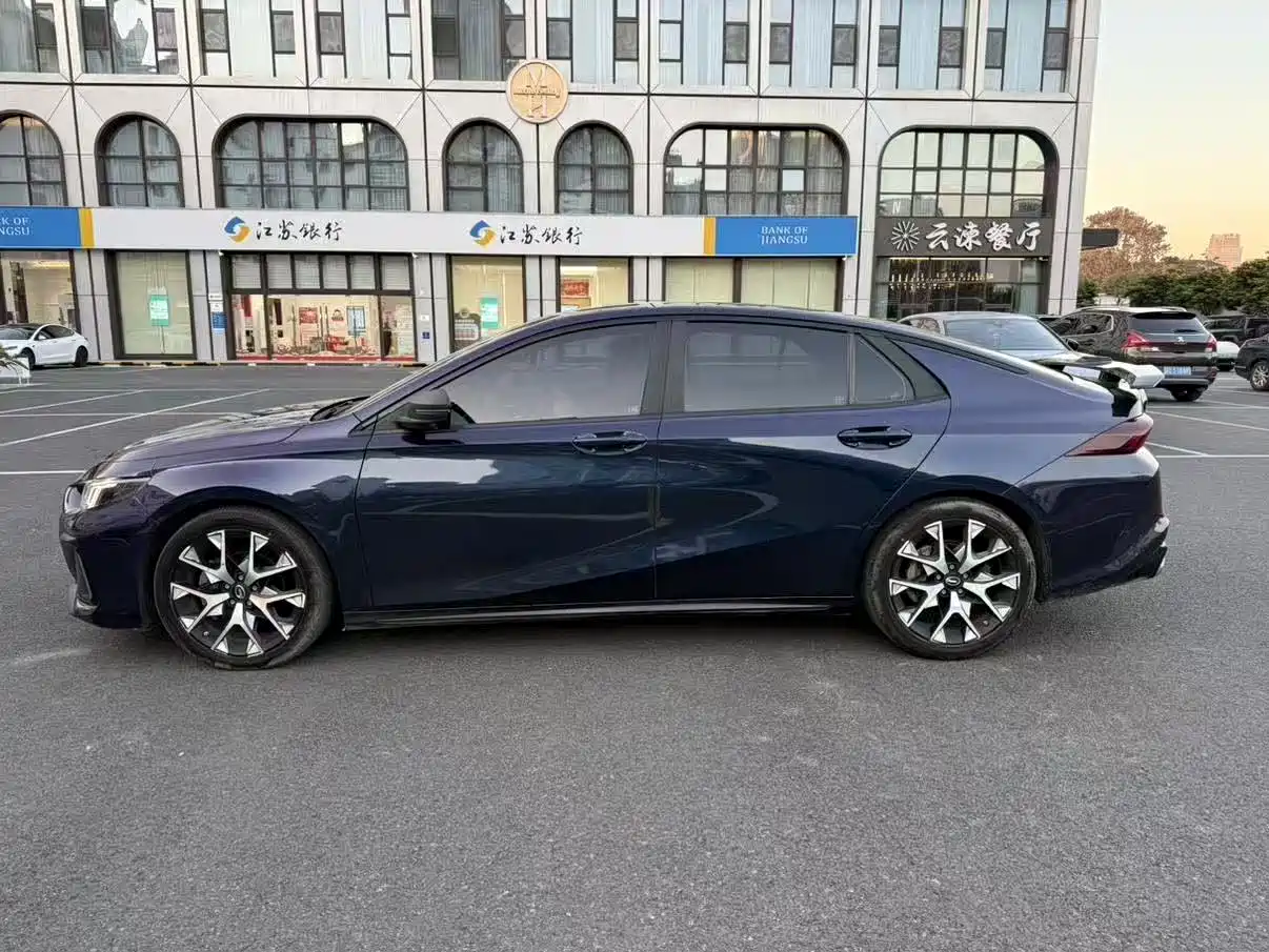GAC Trumpchi Trumpchi Emkoo 2021 270T DCT J16 Edition фото 5