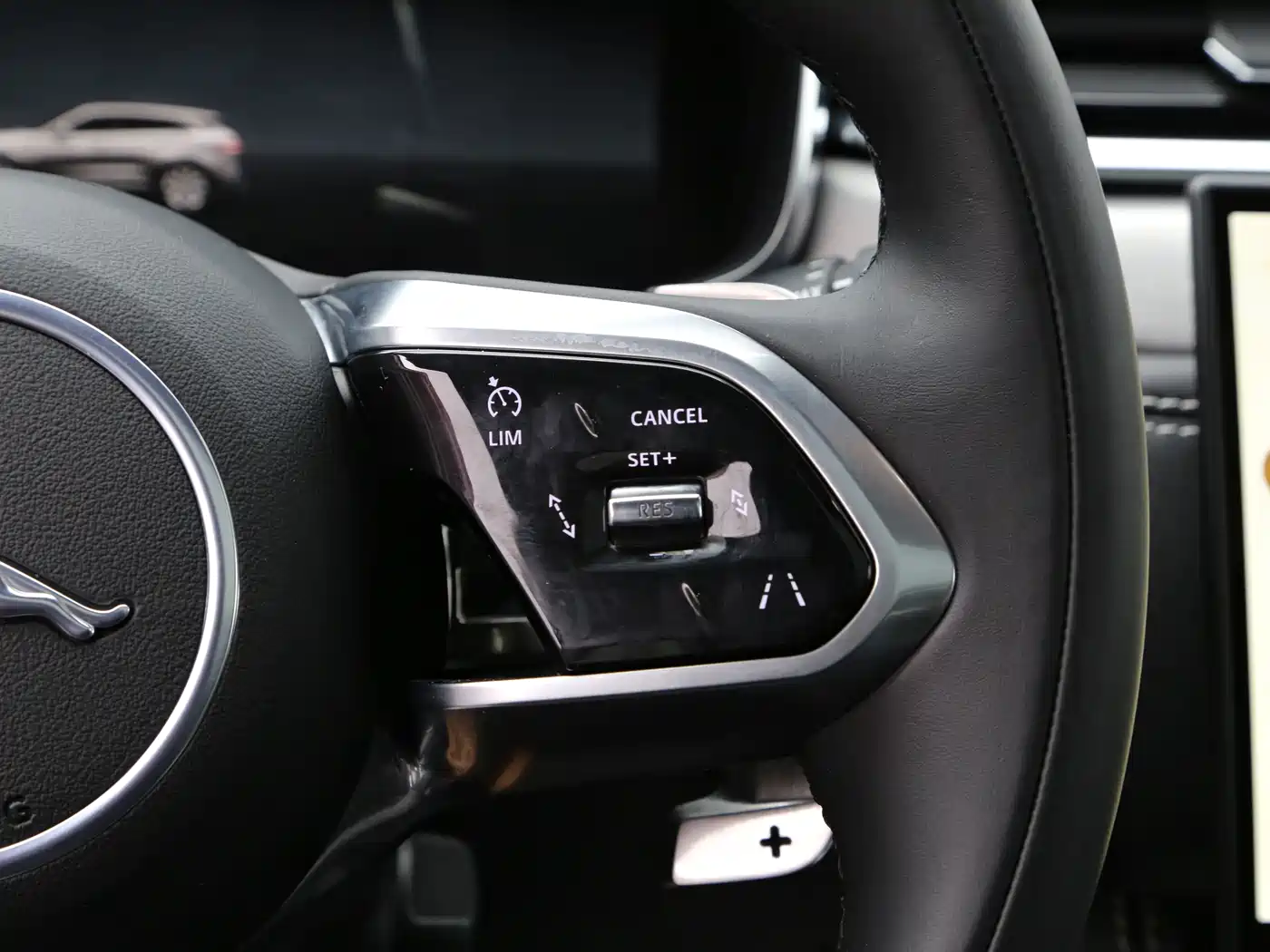 Jaguar F-PACE 2024 2024 P250 R-Dynamic SE