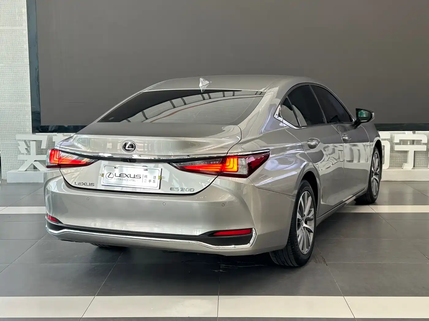 Lexus ES 2018 200 Luxury Edition China V фото 6