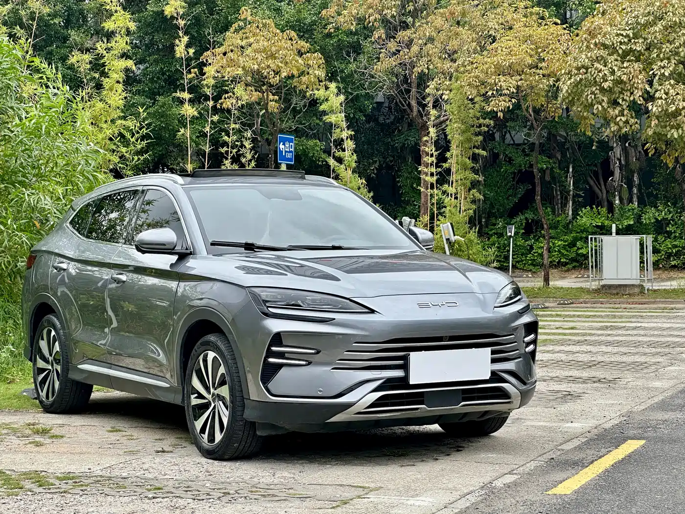 BYD Song PLUS PHEV 2023 Champion Edition DM-i 110KM Flagship фото 3