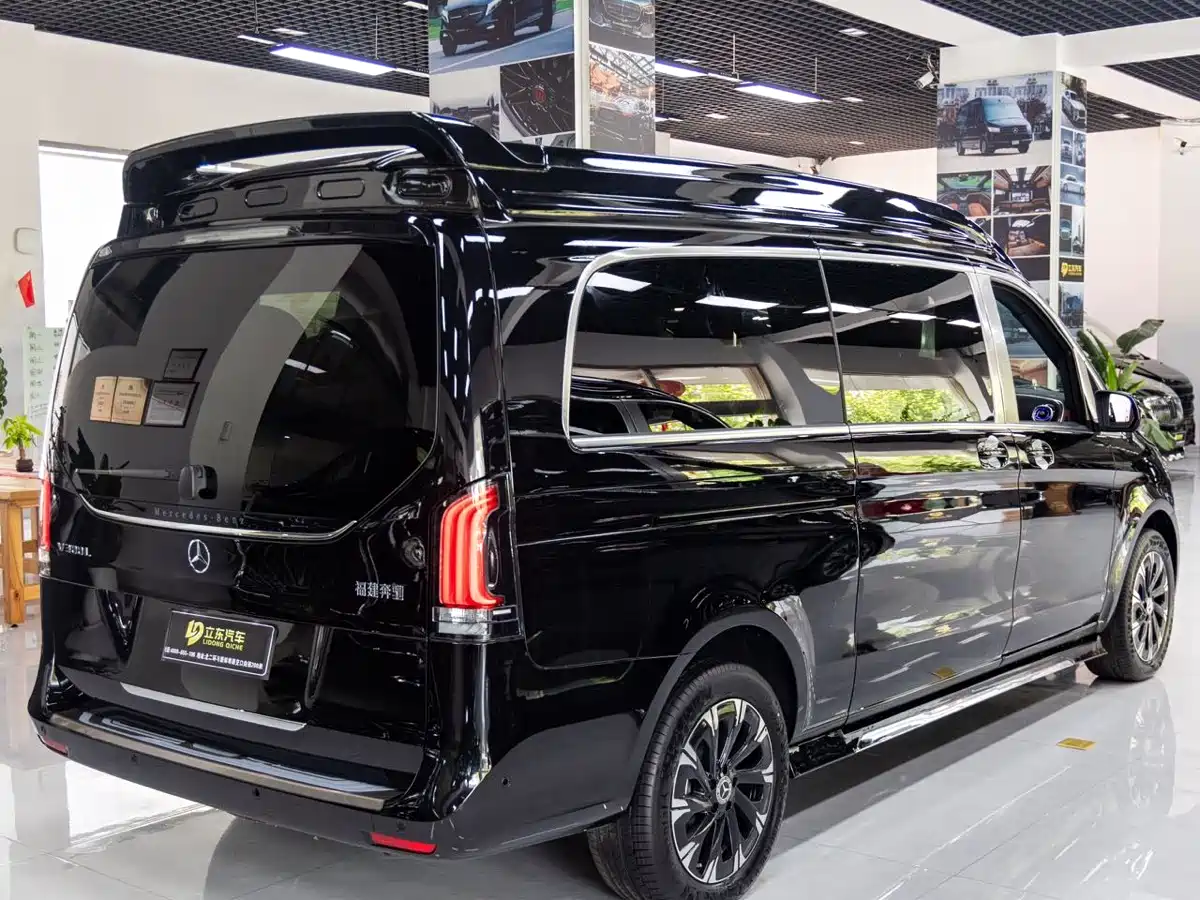 Mercedes-Benz V-Class 2024 V 300 L Long Wheelbase Premium фото 11