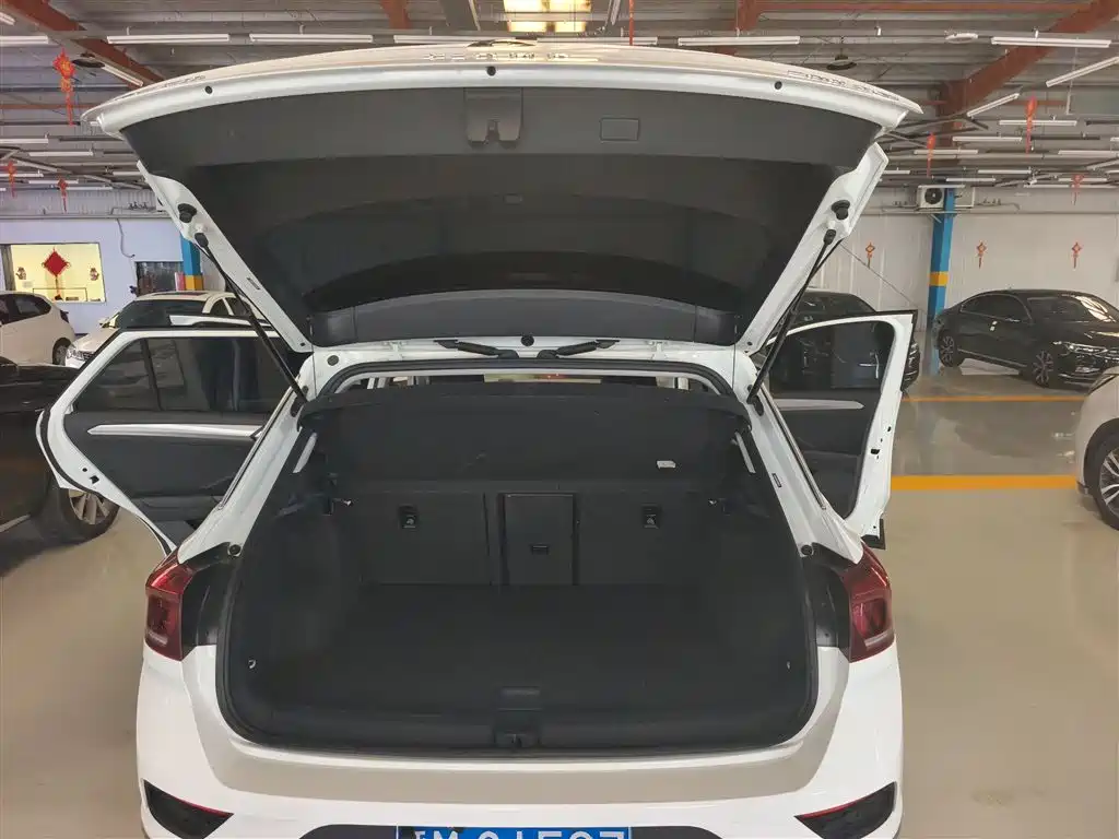 VOLKSWAGEN T-ROC EXPLORING SONGS