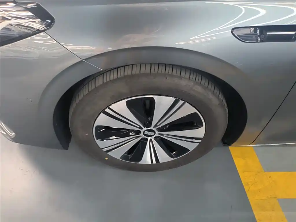 Geely Galaxy Galaxy A7 2025 EM-i 150km Explorer+ Edition фото 23