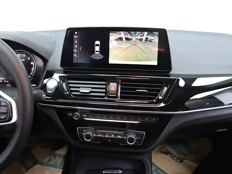 BMW 1 Series 2023 120i M Sport фото 24