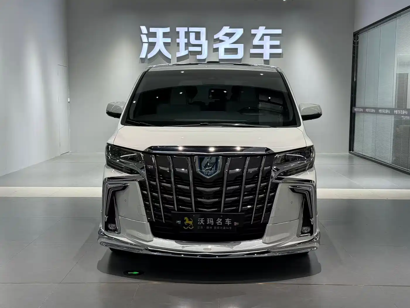 Toyota Alphard 2021 Hybrid 2.5L Luxury фото 2