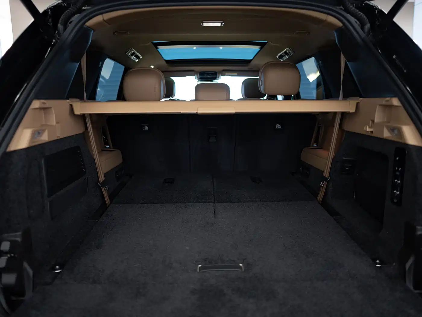 Land Rover Range Rover 2024 3.0 L6 400PS Golden Age Extended 7-Seater фото 18