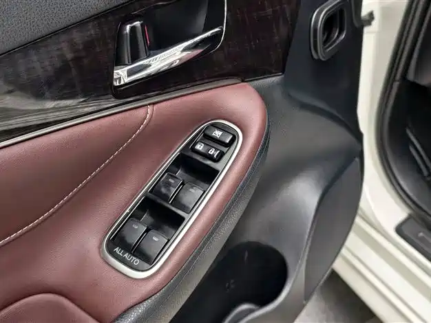 Toyota Crown 2017 2.0T Sport Edition фото 16