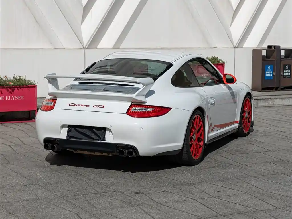 Porsche 911 2011 Carrera 4 GTS Coupe 3.8L фото 4