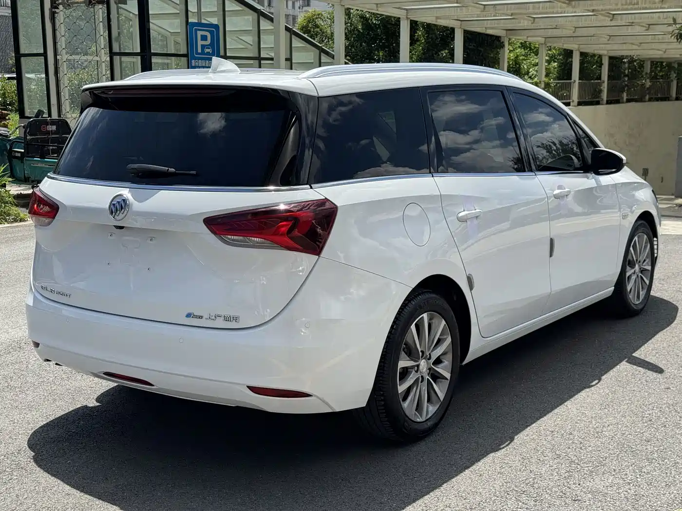 Фото 13 - Buick GL6