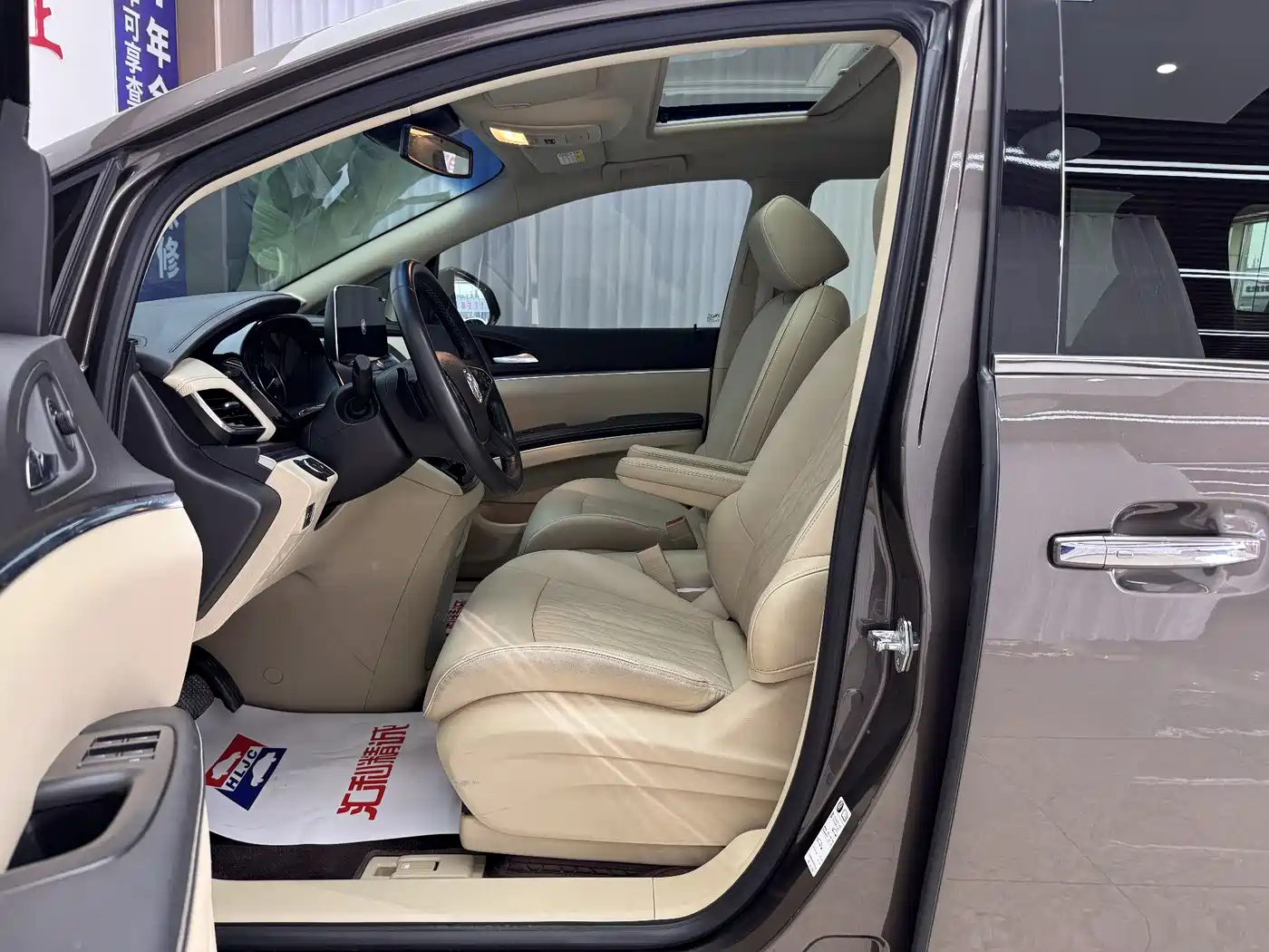 Buick GL8 2023 Land Business Class 652T Luxury фото 7
