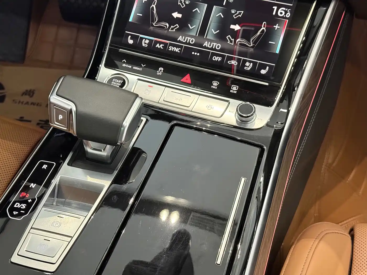 Photo 9 - Audi A8