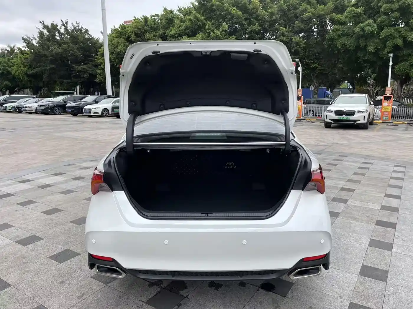 Toyota Avalon 2023 2.0L Premium Selection фото 9