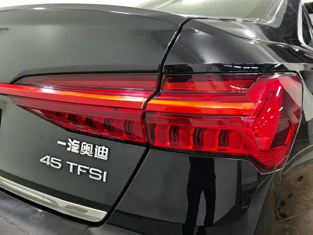 Audi A6L 2021 45 TFSI Exclusive Sport фото 14