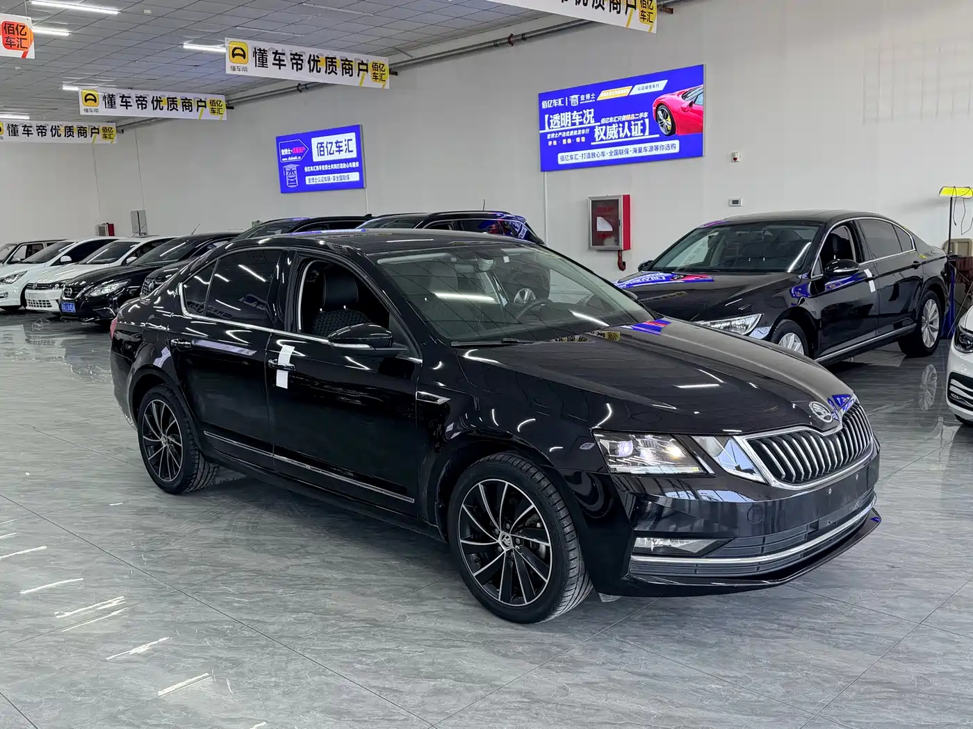 Škoda Octavia 2019 TSI280 DSG Smart Drive Luxury Edition China VI фото 6
