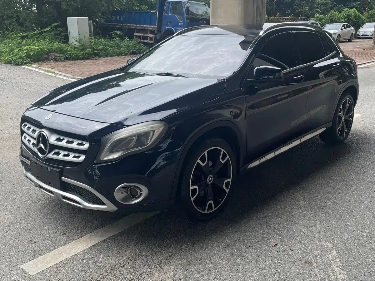 Mercedes-Benz GLA 2017 GLA 220 4MATIC Fashion