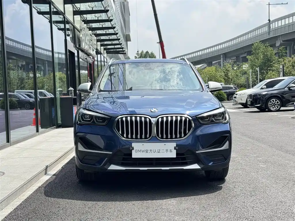 BMW X1 2022 sDrive20Li Fashion фото 2