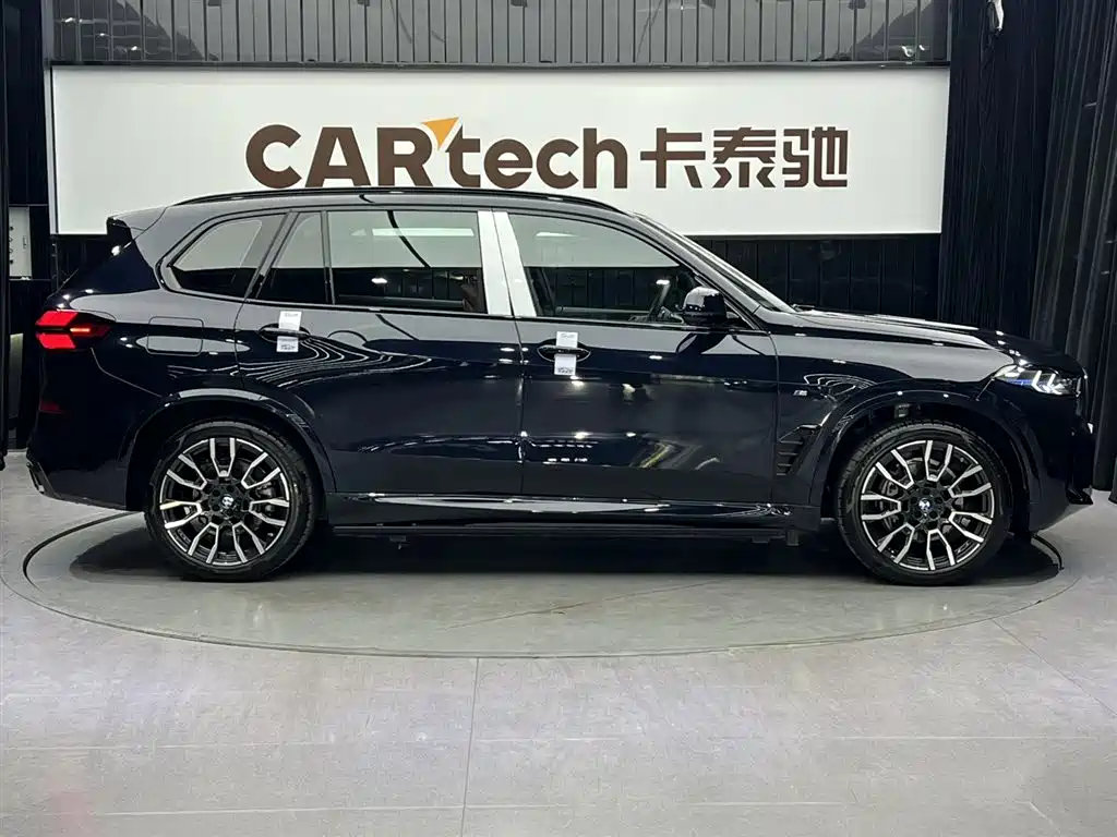 BMW X5 2025 Model xDrive 40Li M Sport Blackout Package фото 4