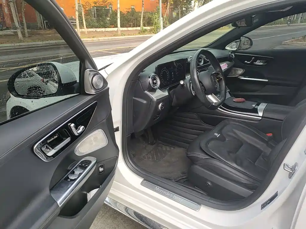 Photo 16 - Mercedes-Benz C-Class