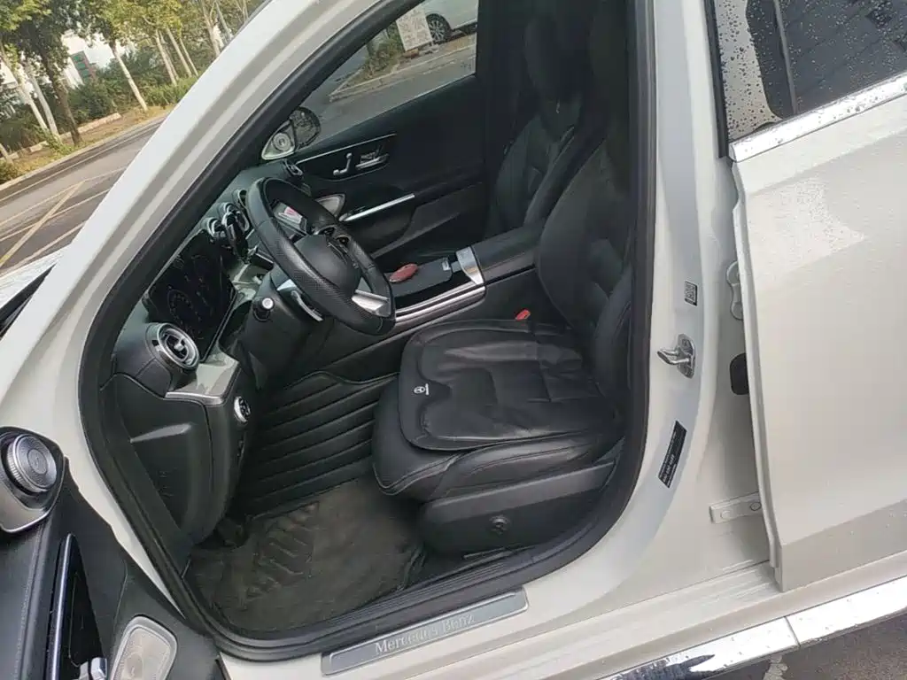 Photo 15 - Mercedes-Benz C-Class