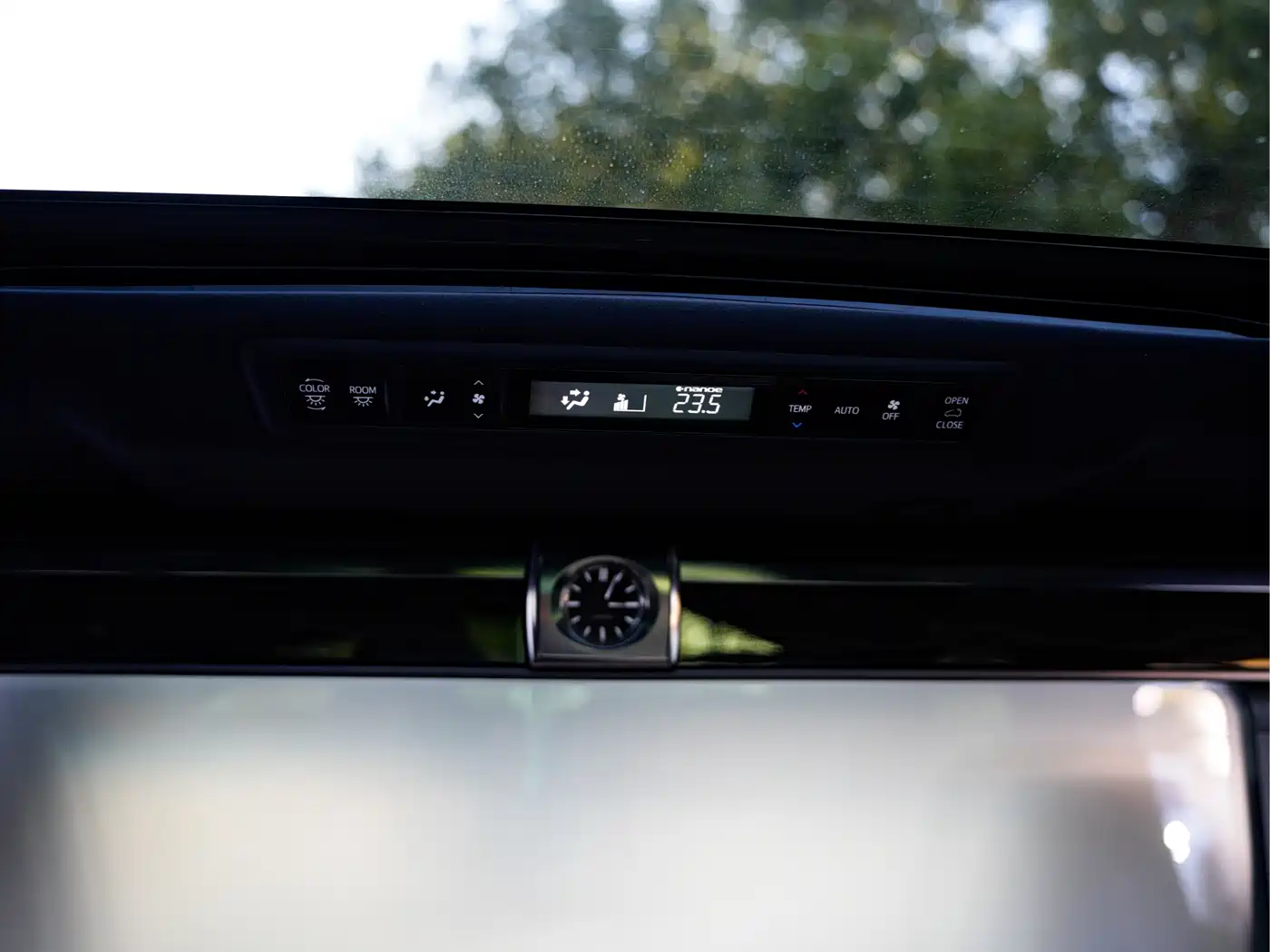 Lexus LM 2020 300h 4-Seat Imperial Edition фото 16