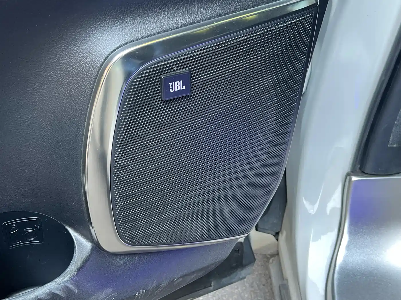 Toyota Vellfire 2019 Hybrid 2.5L HV Luxury Edition фото 11