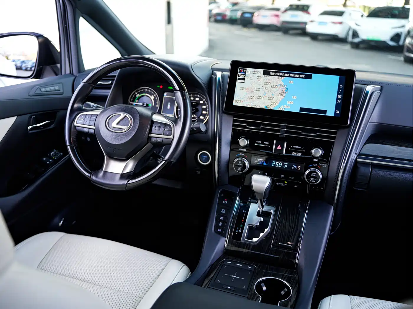 Lexus LM 2020 300h 4-Seat Imperial Edition фото 13