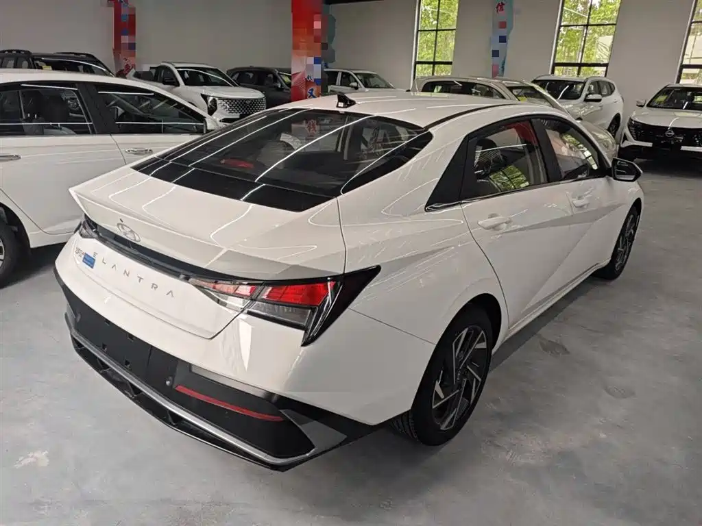 Hyundai Elantra 2023 1.5L CVT GLX Elite Edition фото 5