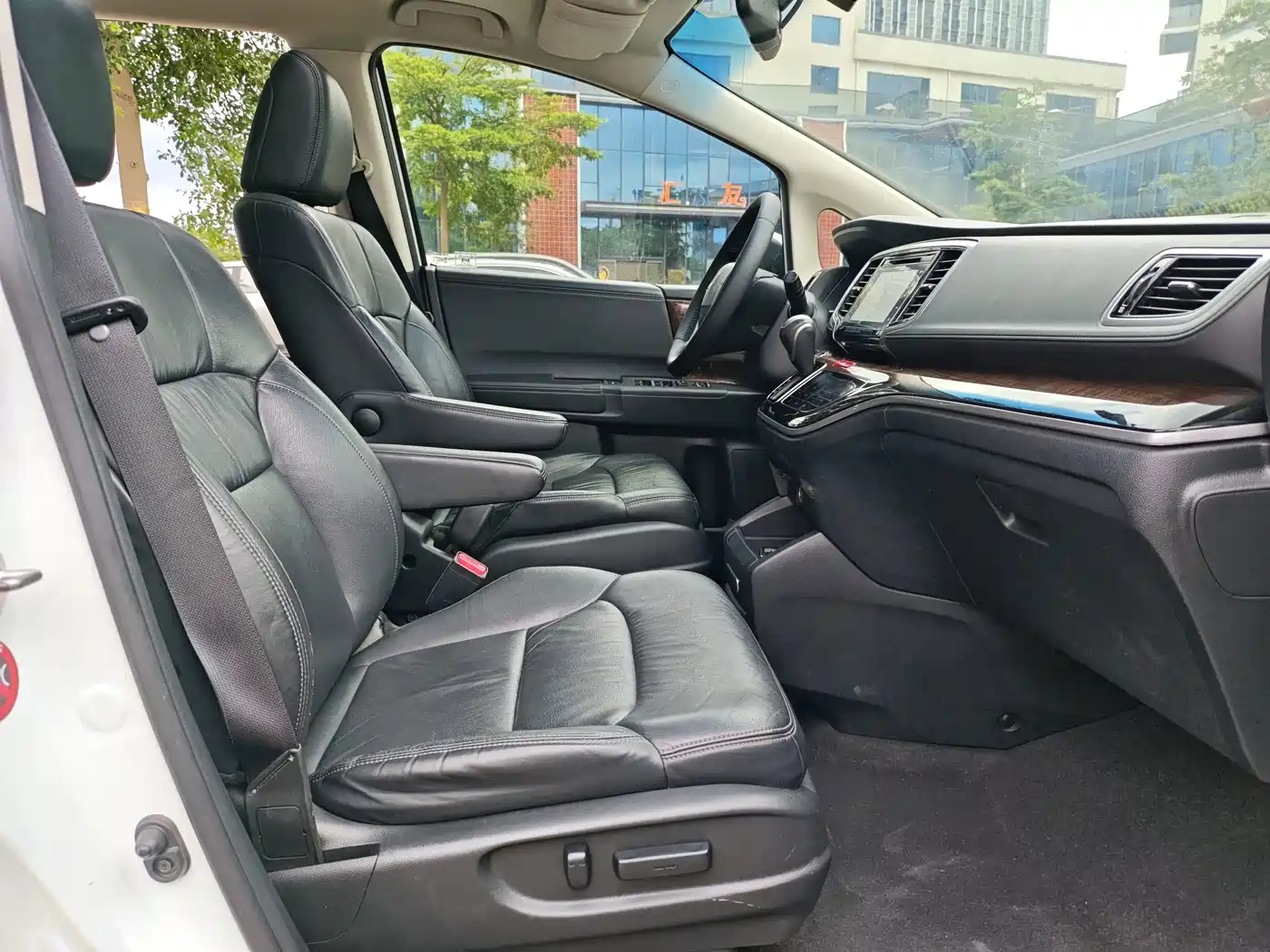 Photo 17 - Honda Odyssey