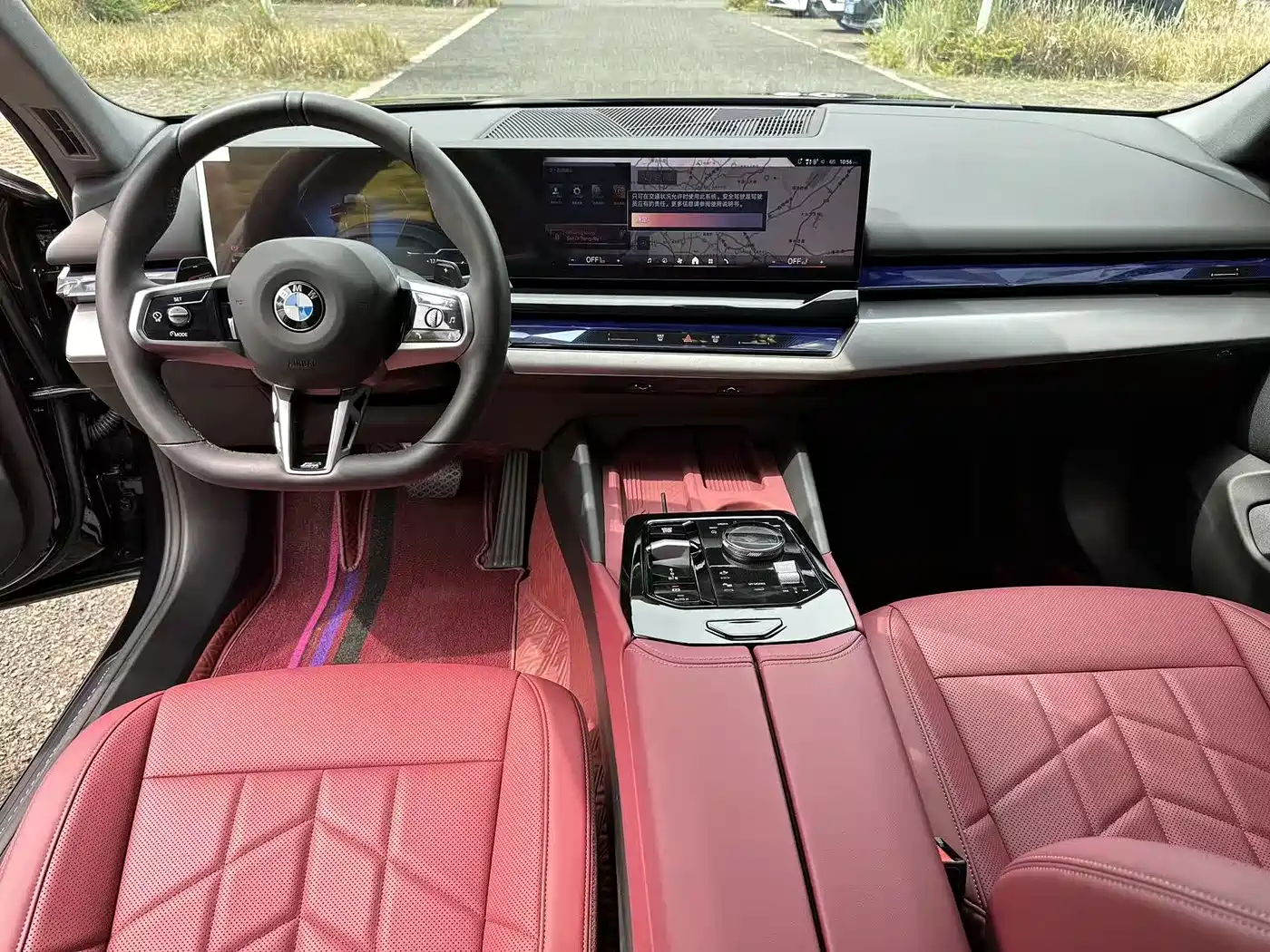 BMW 5 Series 2025 530Li Leading M Sport Package фото 8