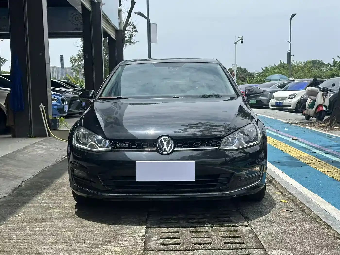 Photo 2 - Volkswagen Golf