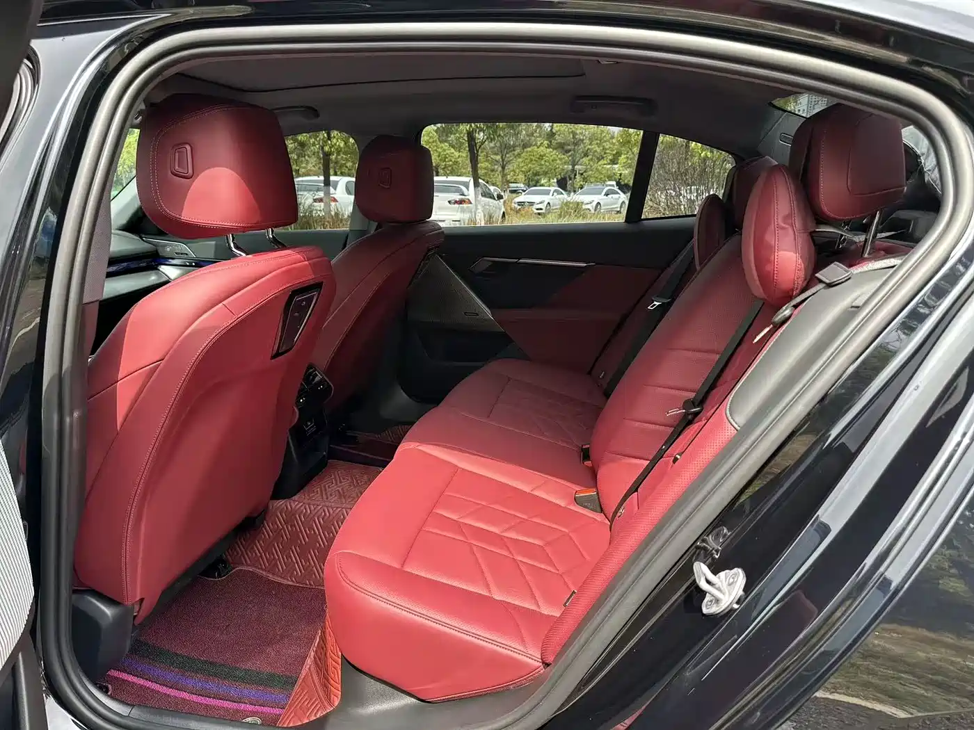 BMW 5 Series 2025 530Li Leading M Sport Package фото 7