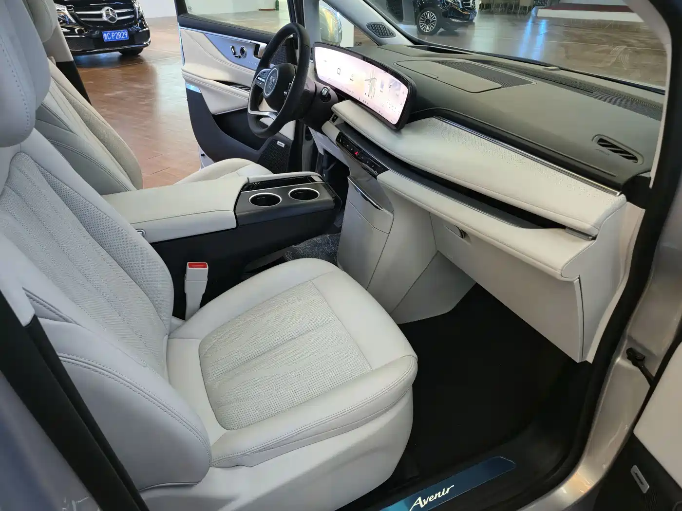Buick GL8 New Energy 2024 2024 Landglory Luxury Edition 7-Seater