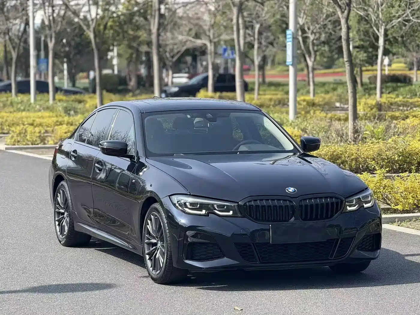 BMW 3 Series 2022 325i M Sport Shadow Edition фото 2