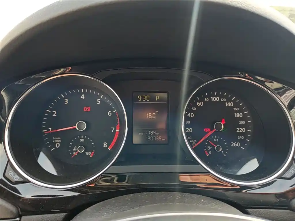 Volkswagen Sagitar 2015 230TSI Automatic Comfort фото 18