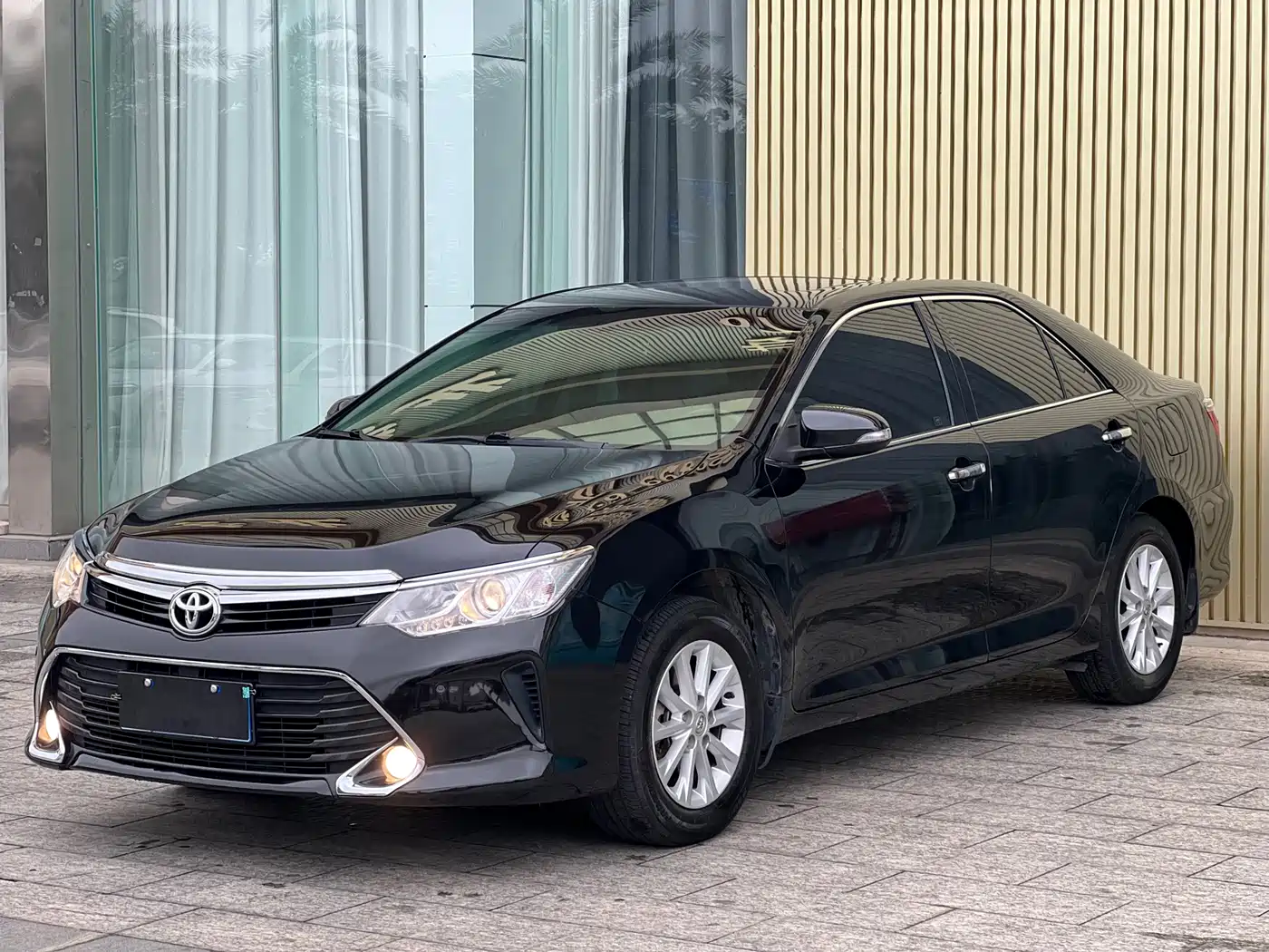 Toyota Camry 2016 2.0G 10th Anniversary Leading Edition