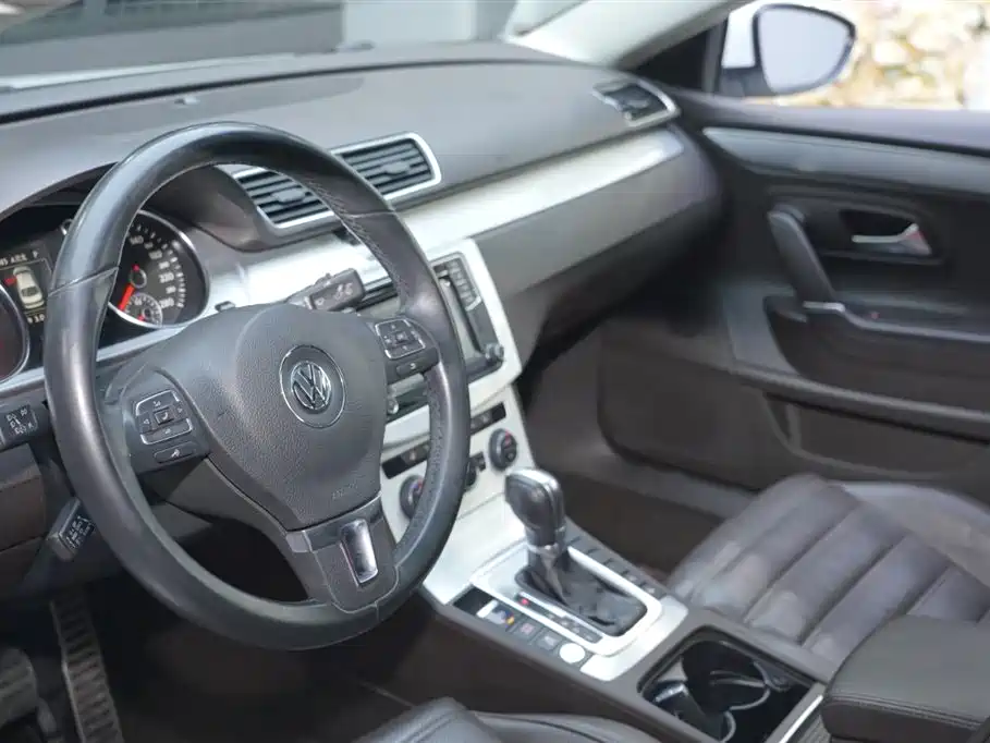 Volkswagen FAW-Volkswagen CC 2018 1.8TSI Luxury фото 6