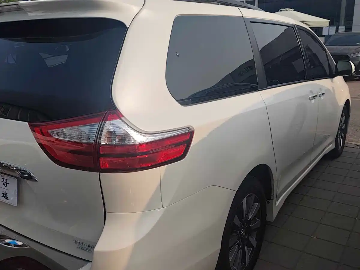 Toyota Sienna 2015 3.5L 4WD L фото 2