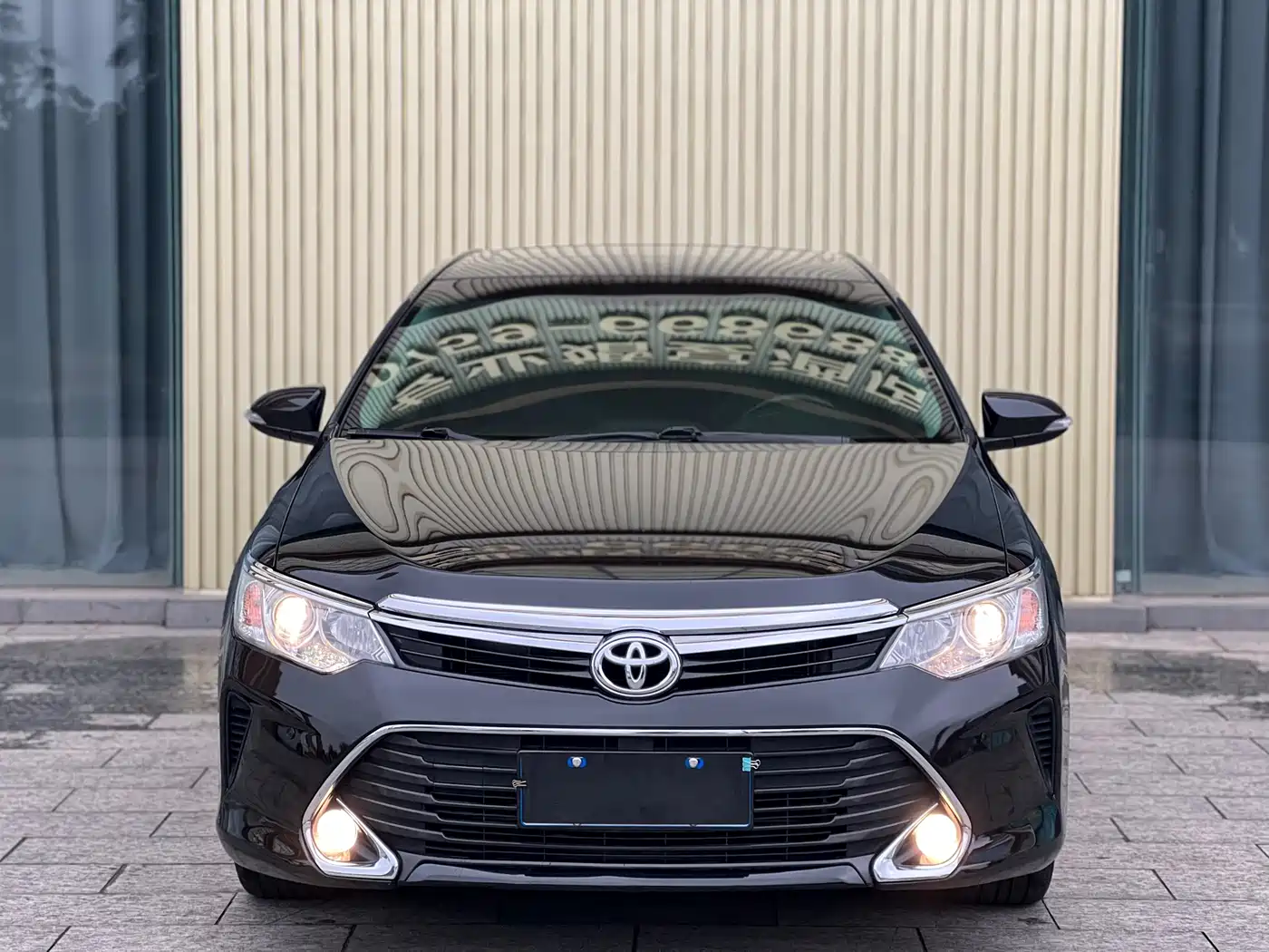 Toyota Camry 2016 2.0G 10th Anniversary Leading Edition фото 2