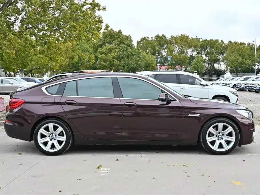 BMW 5 Series GT 2017 528i Leading Model фото 8