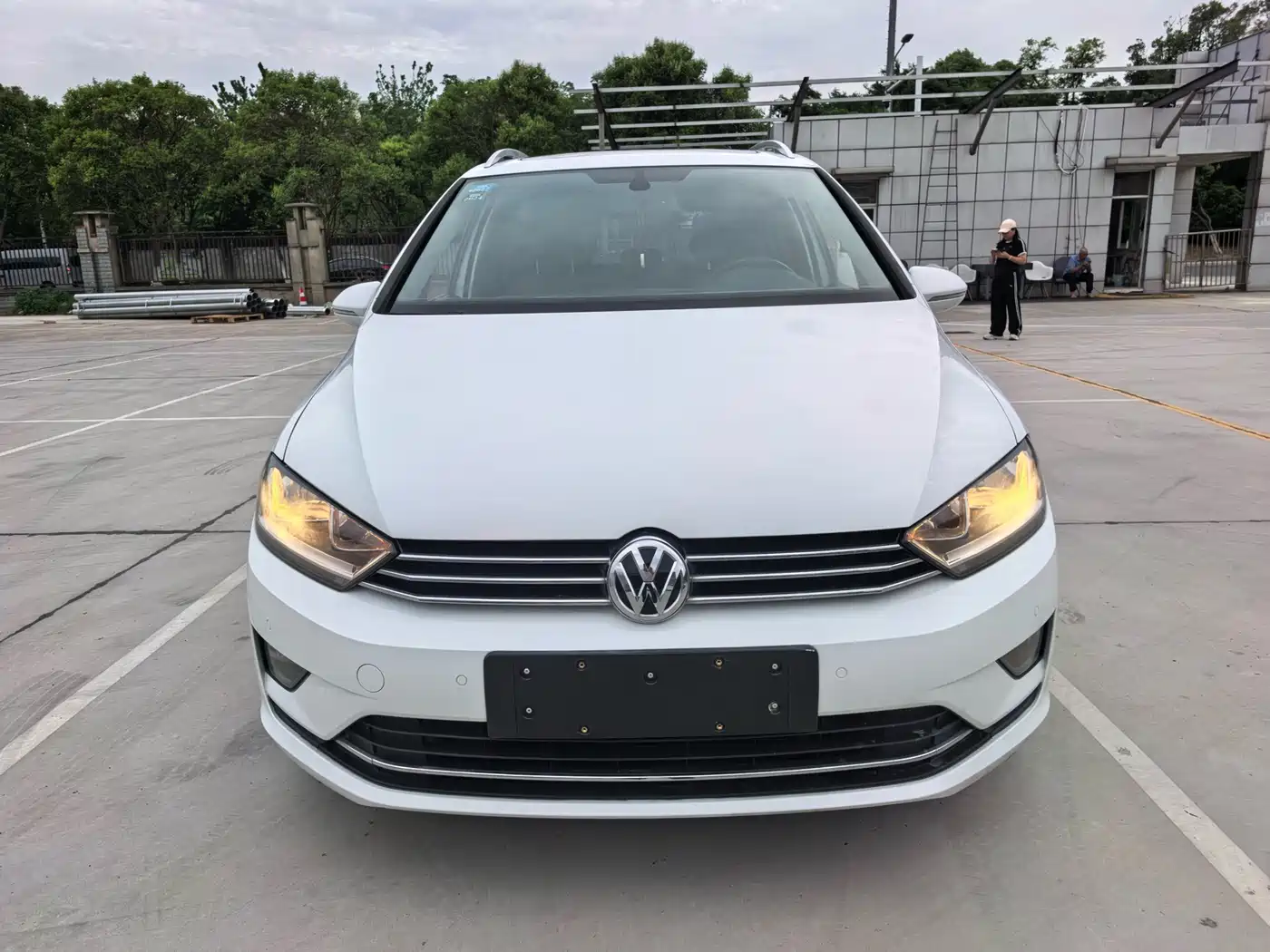 Volkswagen Golf Sportsvan 2016 230TSI Automatic Luxury фото 2
