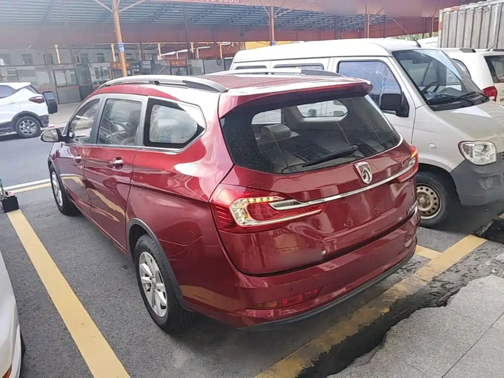 Baojun 310W 2018 2017 1.5L Manual Fashion Edition (China V)