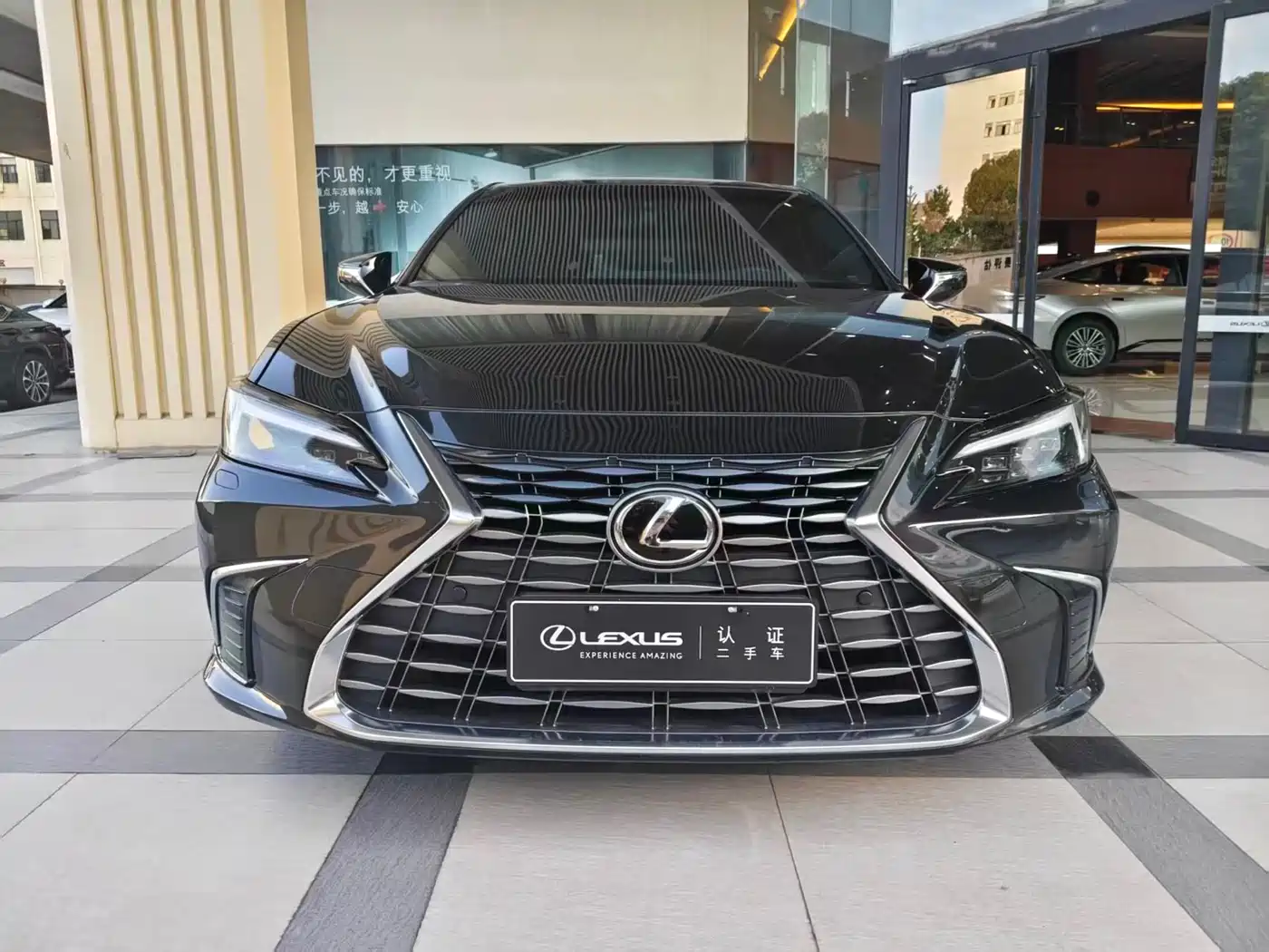 Lexus ES 2025 200 Ultimate Edition фото 4