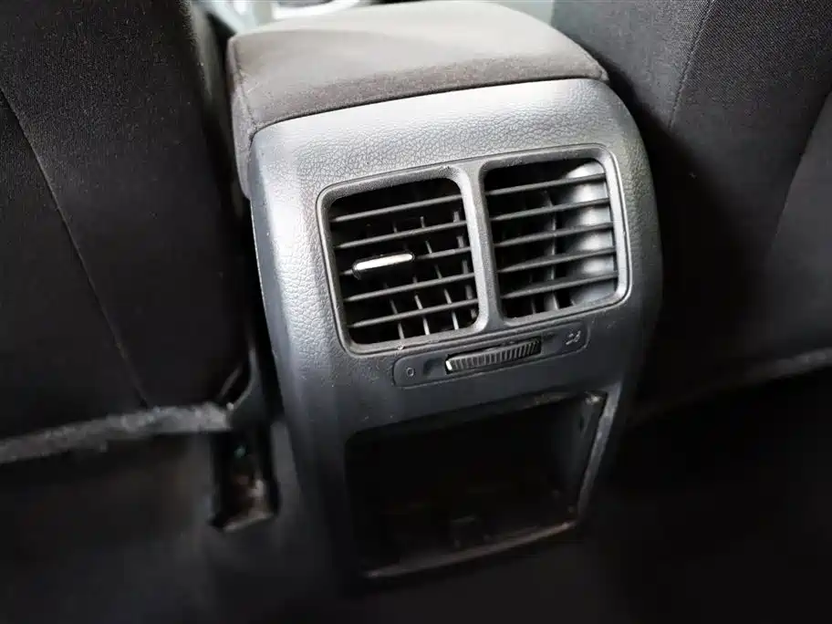 Volkswagen Golf 2012 1.6 Automatic Fashion Type фото 20