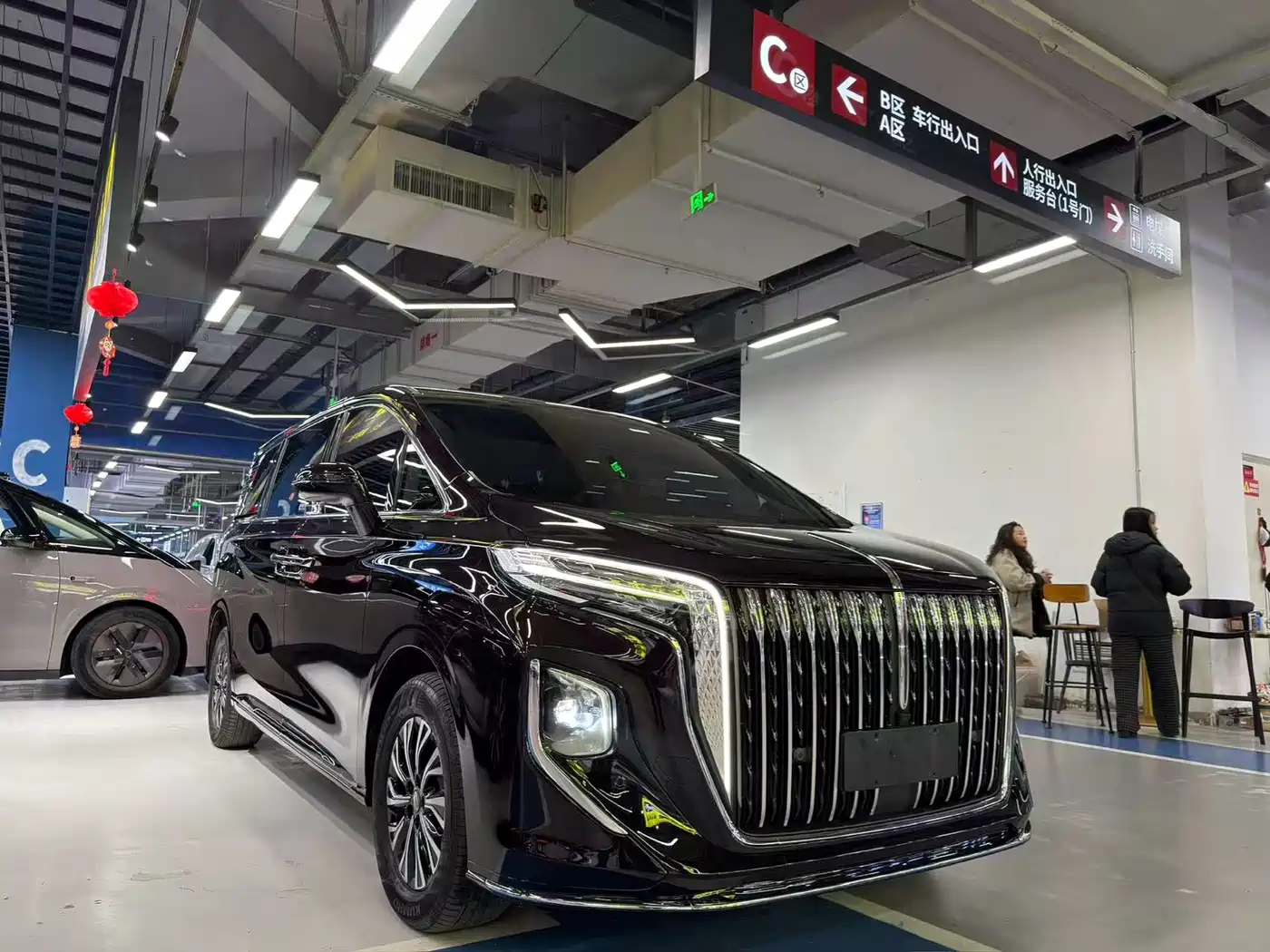 Hongqi HQ9 PHEV 2024 Model 2.0T AWD Business Edition фото 3