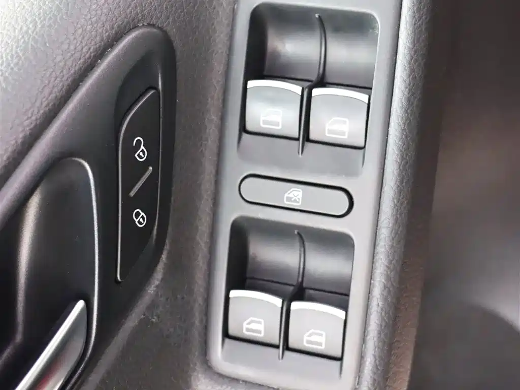 Volkswagen Golf 2012 1.6 Automatic Fashion Type фото 12