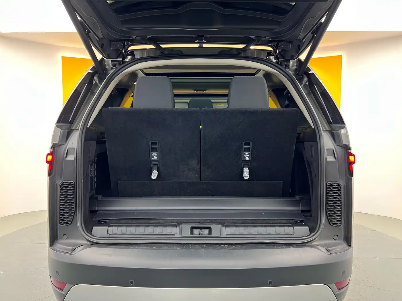 Land Rover Discovery 2024 Model 360PS S фото 32